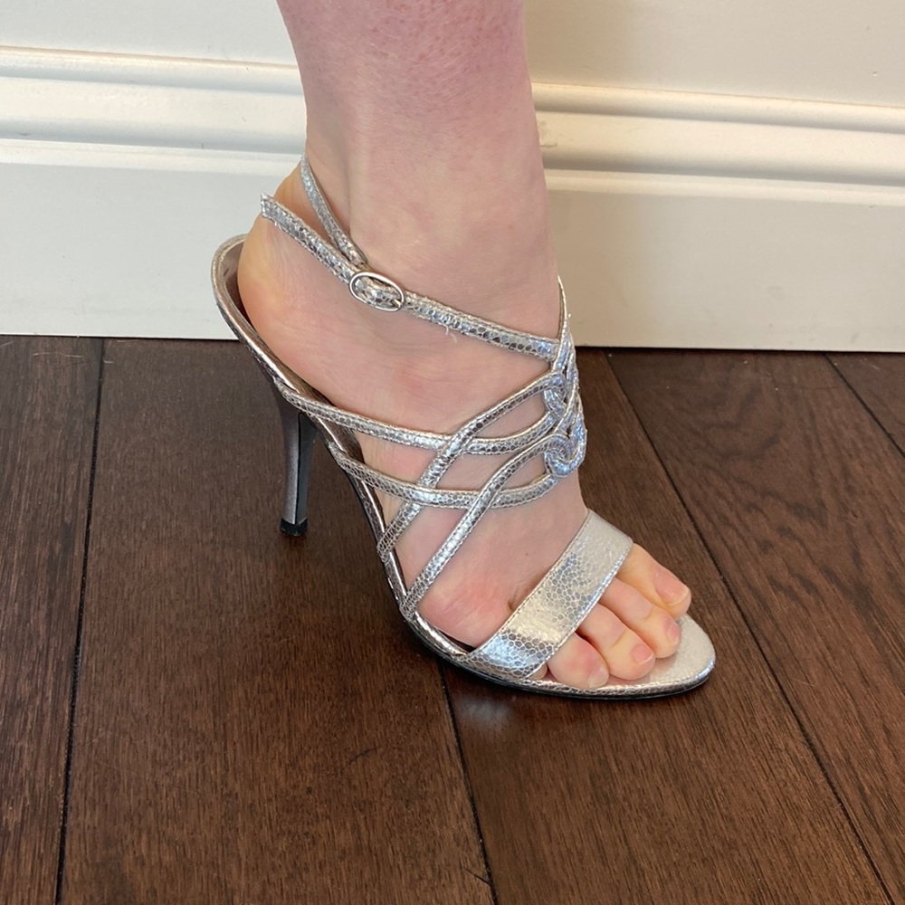 Carlos Santana silver high heel size 7